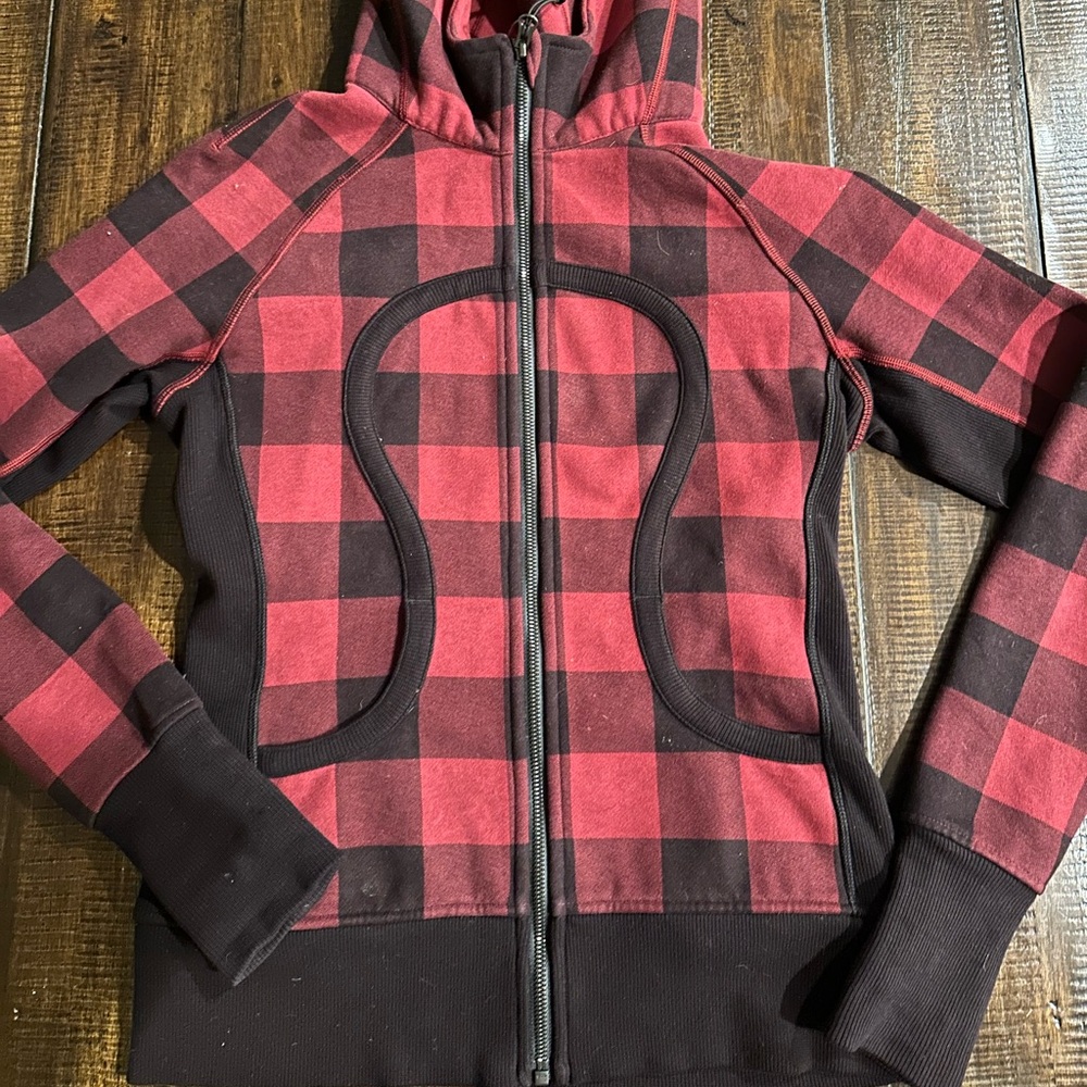 Rare Lululemon Scuba II Buffalo Plaid Mini Camp Check
Red & Black Sz 6
I